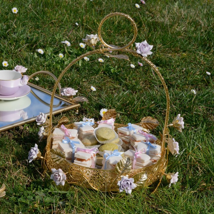 Marie-Antoinette Pink & Gold Pic Nic Basket