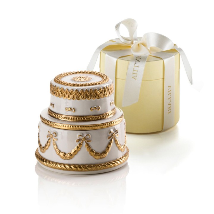 Chantilly Two tier Cake Scented Candle - White & Gold