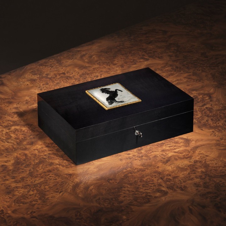 Tornado Humidor 110 Cigars - Black & Gold